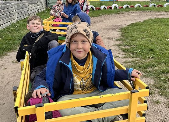 Grafika 30: Piesza wycieczka klas czwartych do Farmy Alexa