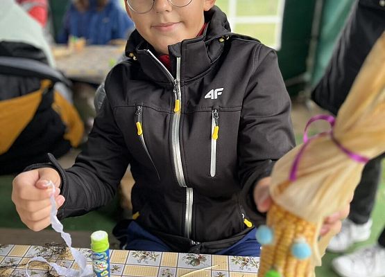 Grafika 42: Piesza wycieczka klas czwartych do Farmy Alexa