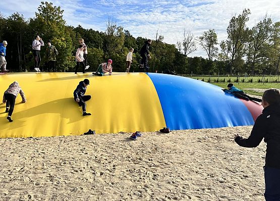 Grafika 51: Piesza wycieczka klas czwartych do Farmy Alexa