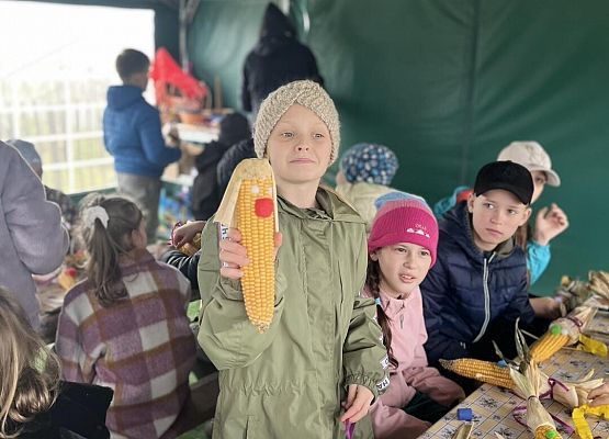 Grafika 53: Piesza wycieczka klas czwartych do Farmy Alexa
