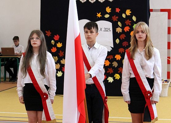 Grafika 5: Uroczystość szkolna z okazji Dnia Edukacji Narodowej