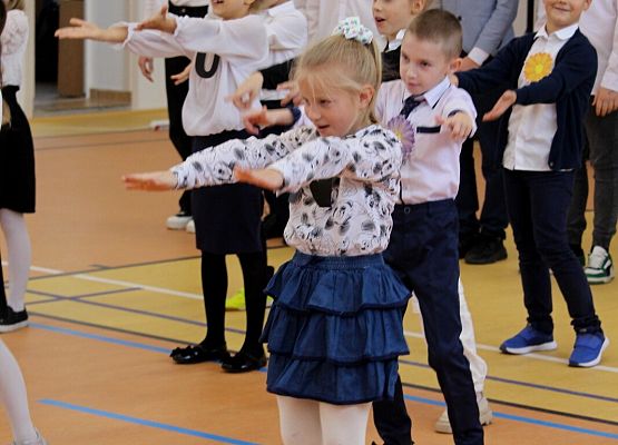 Grafika 19: Uroczystość szkolna z okazji Dnia Edukacji Narodowej