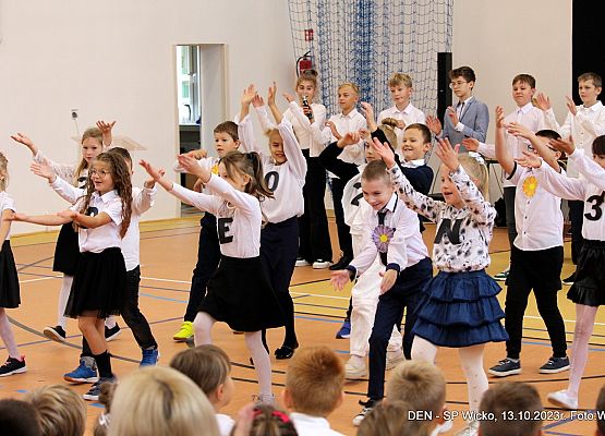 Grafika 20: Uroczystość szkolna z okazji Dnia Edukacji Narodowej