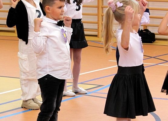 Grafika 24: Uroczystość szkolna z okazji Dnia Edukacji Narodowej