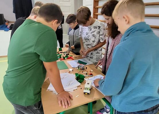 Grafika 8: Warsztaty dla uczniów Szkół Podstawowych w Szczenurzy, Maszewku i Wicku „Ekoenergetyczni - Odnawialne Źródła Energii” w ramach Festiwalu Energii