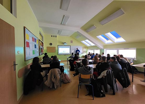 Grafika 9: Warsztaty dla uczniów Szkół Podstawowych w Szczenurzy, Maszewku i Wicku „Ekoenergetyczni - Odnawialne Źródła Energii” w ramach Festiwalu Energii