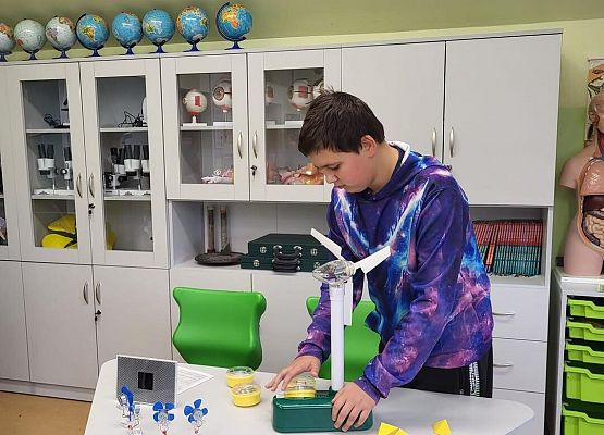 Grafika 17: Warsztaty dla uczniów Szkół Podstawowych w Szczenurzy, Maszewku i Wicku „Ekoenergetyczni - Odnawialne Źródła Energii” w ramach Festiwalu Energii