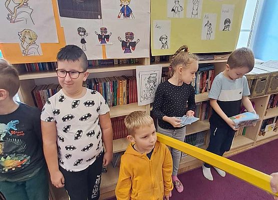 Grafika 58: Uroczystość pasowania uczniów klas pierwszych na czytelników Biblioteki Szkolnej w Wicku