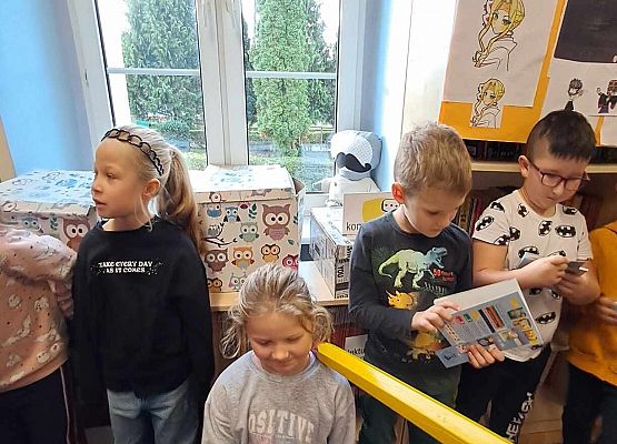 Grafika 59: Uroczystość pasowania uczniów klas pierwszych na czytelników Biblioteki Szkolnej w Wicku