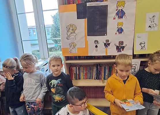 Grafika 64: Uroczystość pasowania uczniów klas pierwszych na czytelników Biblioteki Szkolnej w Wicku