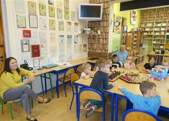 Grafika 43: Uroczystość pasowania uczniów klas pierwszych na czytelników Biblioteki Szkolnej w Wicku