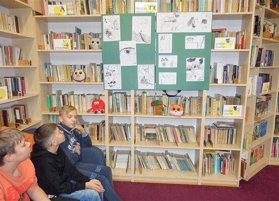 Grafika 3: Październikowe spotkanie członków Dyskusyjnego Klubu Książki w Bibliotece Szkolnej w Wicku