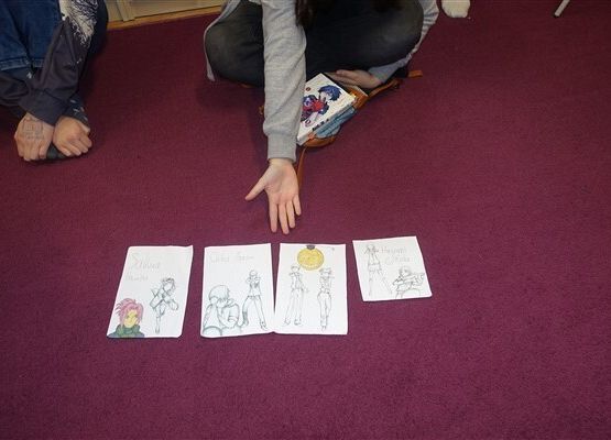 Grafika 8: Październikowe spotkanie członków Dyskusyjnego Klubu Książki w Bibliotece Szkolnej w Wicku