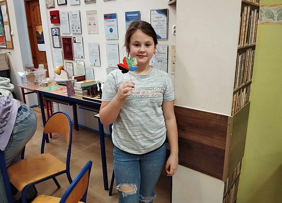 Grafika 3: "Skąd wiadomo, że jesień rozsiadła się w lesie? Cykle i zmiany w przyrodzie" - warsztaty przyrodnicze z czwartoklasistami