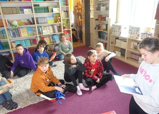 Grafika 5: Zaduszki Literackie dla klas starszych SP Wicko w bibliotece szkolnej