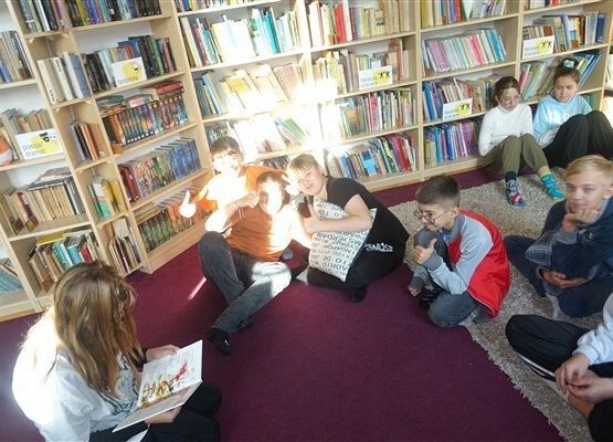 Grafika 7: Zaduszki Literackie dla klas starszych SP Wicko w bibliotece szkolnej