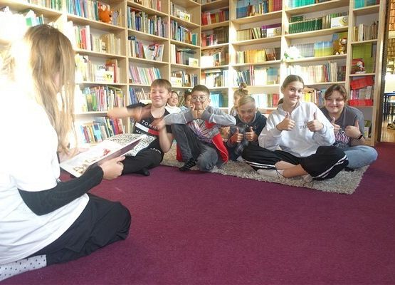 Grafika 8: Zaduszki Literackie dla klas starszych SP Wicko w bibliotece szkolnej