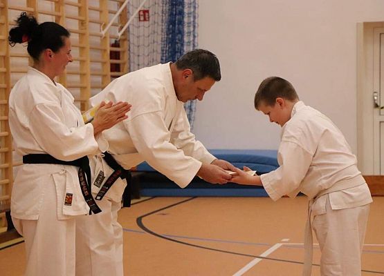 Grafika 3: Obchody Światowego Dnia Karate w sali gimnastycznej SP Wicko