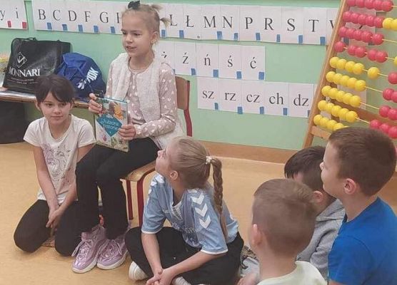 Grafika 12: "Czytelnicza środa" i  "Eksperymenty na cztery pory roku"  - dwa projekty realizowane przez klasę IIA