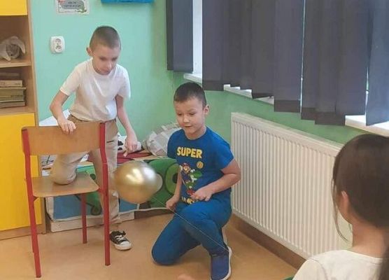 Grafika 20: "Czytelnicza środa" i  "Eksperymenty na cztery pory roku"  - dwa projekty realizowane przez klasę IIA