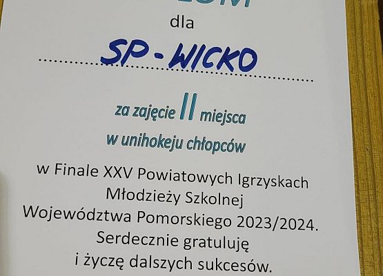 Grafika 1: II miejsce drużyny chłopięcej SP Wicko w unihokeju w zawodach powiatowych w ramach Igrzysk Młodzieży