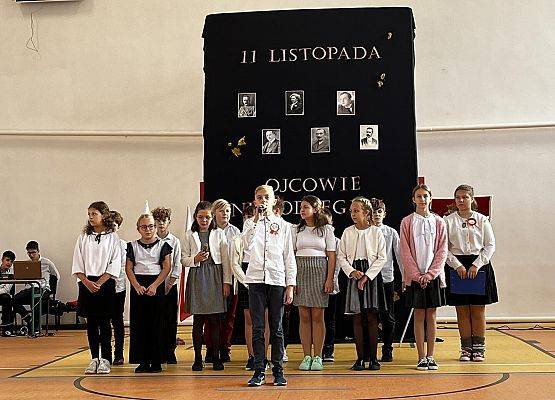 Grafika 61: Fotorelacja ze szkolnych obchodów Narodowego Święta Niepodległości