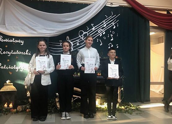 Grafika 2: Miłosz Filipionek wyróżniony w 6. Powiatowym Konkursie Recytatorskim Polskiej Poezji Patriotycznej