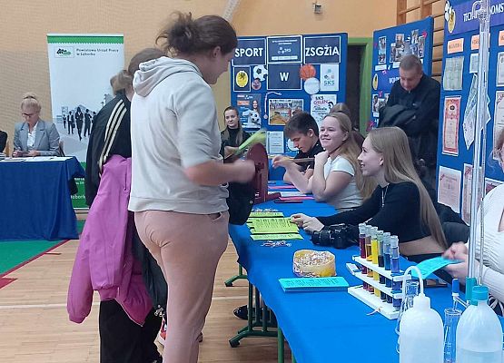 Grafika 10: Nasi ósmoklasiści uczestniczyli w Powiatowych Targach Edukacyjnych w Lęborku