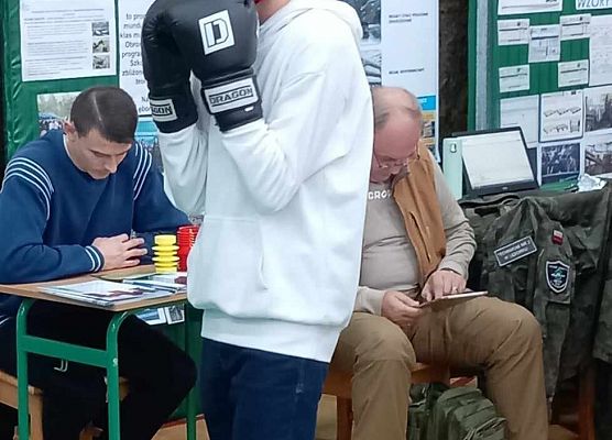 Grafika 16: Nasi ósmoklasiści uczestniczyli w Powiatowych Targach Edukacyjnych w Lęborku