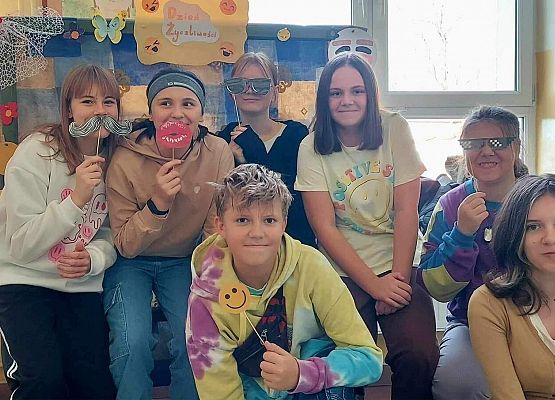 Grafika 18: Obchody Dnia Życzliwości i Pozdrowień w naszej szkole