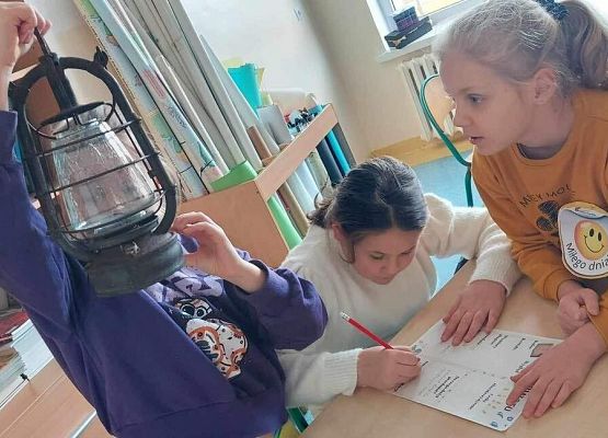 Grafika 3: Uczniowie klasy IVB poznali warsztat pracy historyka