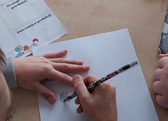 Grafika 5: Uczniowie klasy IVB poznali warsztat pracy historyka