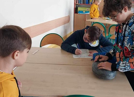 Grafika 7: Uczniowie klasy IVB poznali warsztat pracy historyka