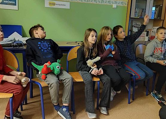 Grafika 10: Ekologiczne i przyrodnicze obchody Dnia Pluszowego Misia w Bibliotece Szkolnej w Wicku