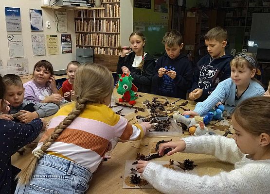 Grafika 17: Ekologiczne i przyrodnicze obchody Dnia Pluszowego Misia w Bibliotece Szkolnej w Wicku