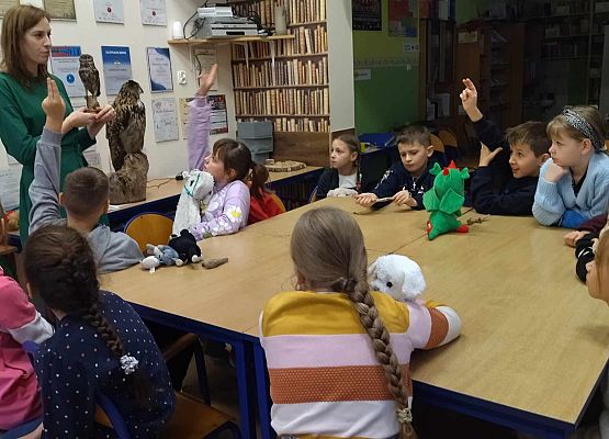 Grafika 19: Ekologiczne i przyrodnicze obchody Dnia Pluszowego Misia w Bibliotece Szkolnej w Wicku