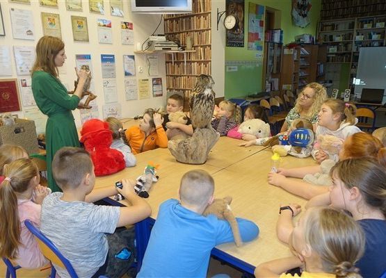 Grafika 5: Ekologiczne i przyrodnicze obchody Dnia Pluszowego Misia w Bibliotece Szkolnej w Wicku