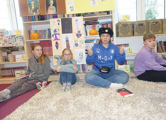 Grafika 5: Listopadowe spotkanie członków Dyskusyjnego Klubu Książki w Bibliotece Szkolnej w Wicku