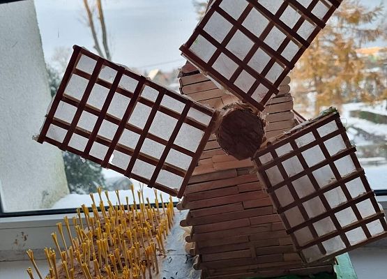 Grafika 1: Zofia Szmyd, Liliana Czech i Zuzanna Bikowska biorą udział w konkursie PCEw Lęborku "Każdy budować może"