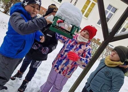 Grafika 3: Nasi uczniowie odwiedzili Ptasie Miasteczko przed szkołą