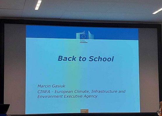 Grafika 5: Pani Izabela Lewicka, nauczycielka SP Wicko, wzięła udział w wizycie w Brukseli na zaproszenie Komisji Europejskiej