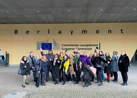 Grafika 8: Pani Izabela Lewicka, nauczycielka SP Wicko, wzięła udział w wizycie w Brukseli na zaproszenie Komisji Europejskiej