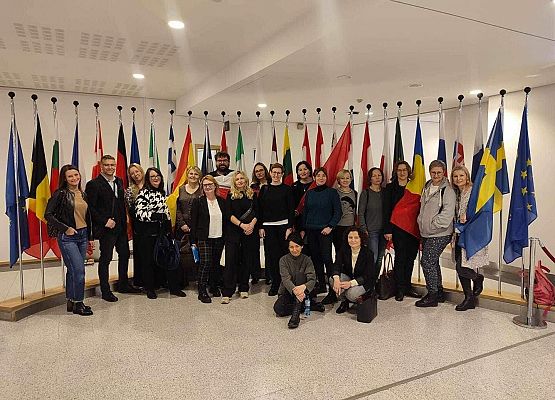 Grafika 9: Pani Izabela Lewicka, nauczycielka SP Wicko, wzięła udział w wizycie w Brukseli na zaproszenie Komisji Europejskiej