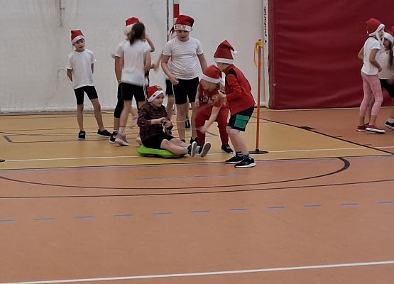 Grafika 3: Turniej Mikołajkowy klas I-III SP Wicko