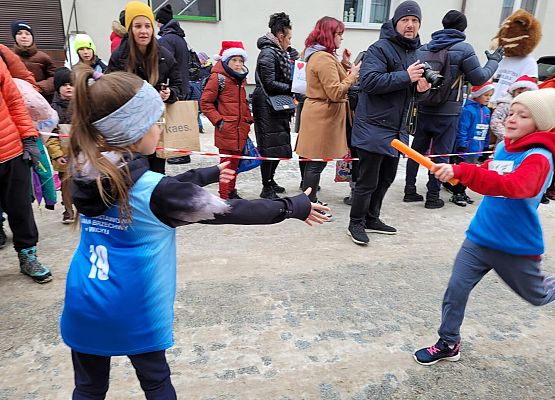Grafika 4: Dziewczęta z Wicka na II miejscu w Biegu Mikołajkowym