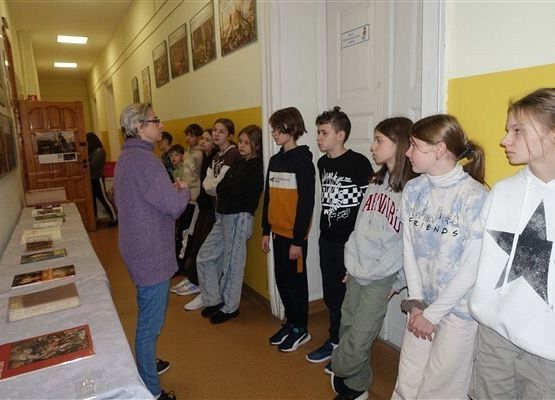 Grafika 1: „Historia Polski w obrazach Jana Matejki" - wystawa i zajęcia historyczne w Bibliotece Szkolnej w Wicku w ramach obchodów Roku Matejki w Polsce