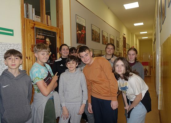 Grafika 6: „Historia Polski w obrazach Jana Matejki" - wystawa i zajęcia historyczne w Bibliotece Szkolnej w Wicku w ramach obchodów Roku Matejki w Polsce