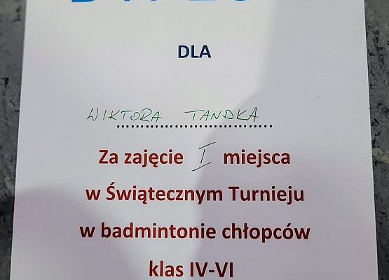 Grafika 2: Super występ naszych uczniów w świątecznym turnieju badmintona w Łebie!
