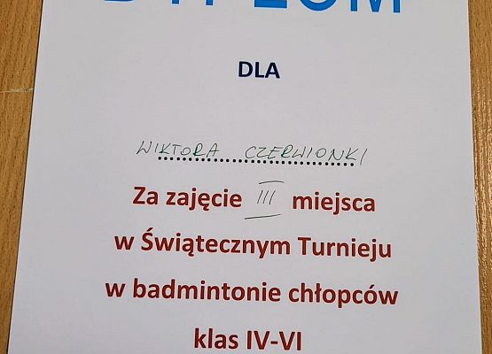 Grafika 1: Super występ naszych uczniów w świątecznym turnieju badmintona w Łebie!