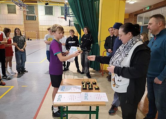 Grafika 15: Super występ naszych uczniów w świątecznym turnieju badmintona w Łebie!